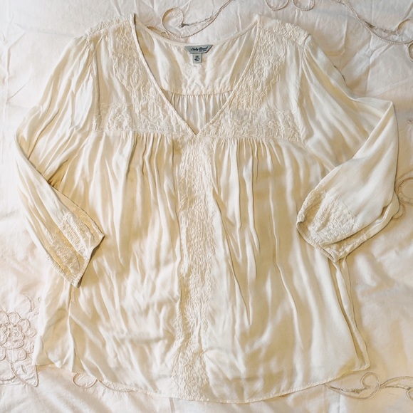 SOLD ❌ Lucky Band 2X Embroidered V-Neck Blouse - Picture 3 of 5